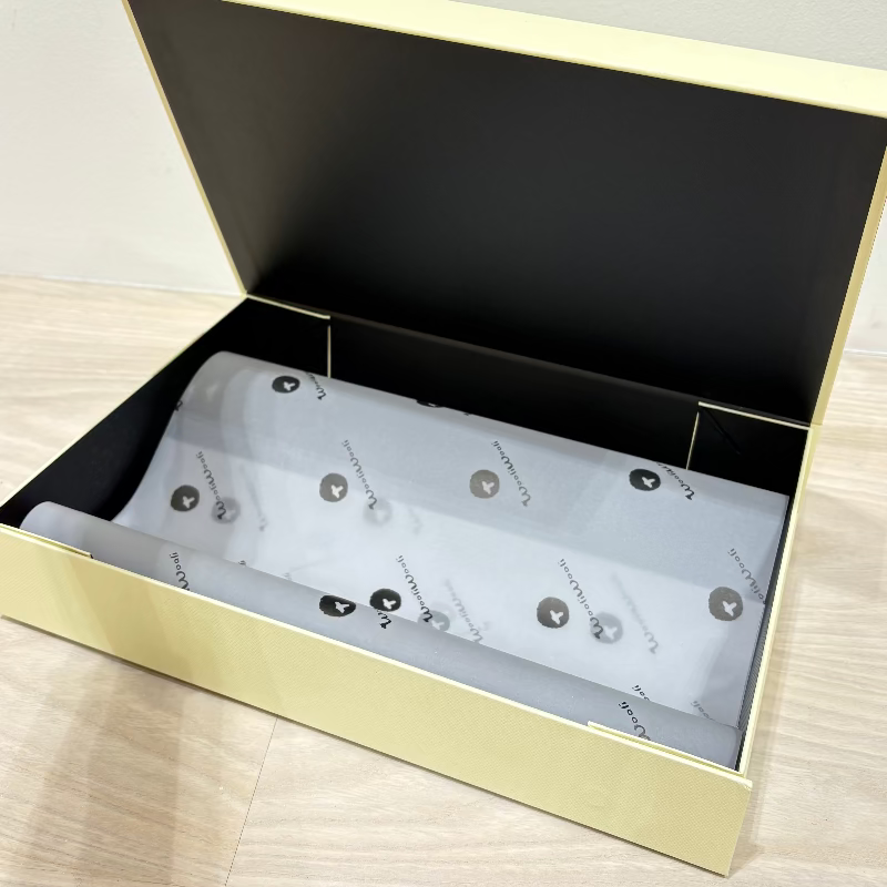 Inside view of WOOLIWOOLI gift box